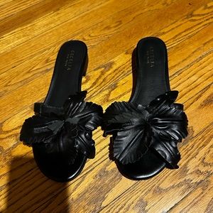 Cecelia New York Hibiscus
Leather Slide Sandals- Lila